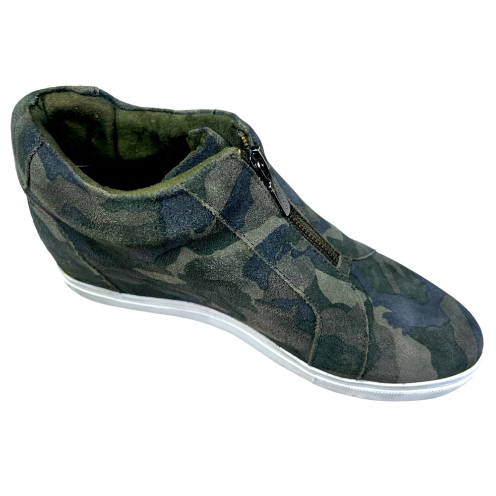 Blondo  Glenda Waterproof Camo Camouflage
Suede Leather Low Ankle Boot Sneaker.